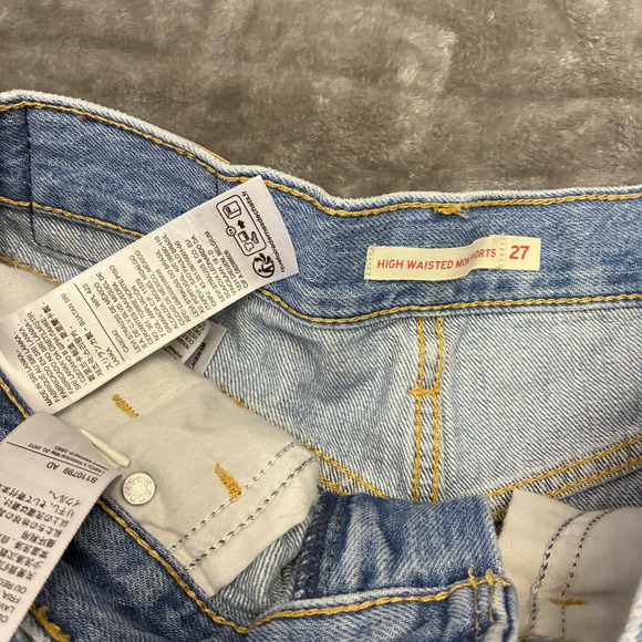 Levi’s High Waist Mom Jean Shorts Women Sz.27 Blue Cut Off Distressed 3” - Picture 3 of 9